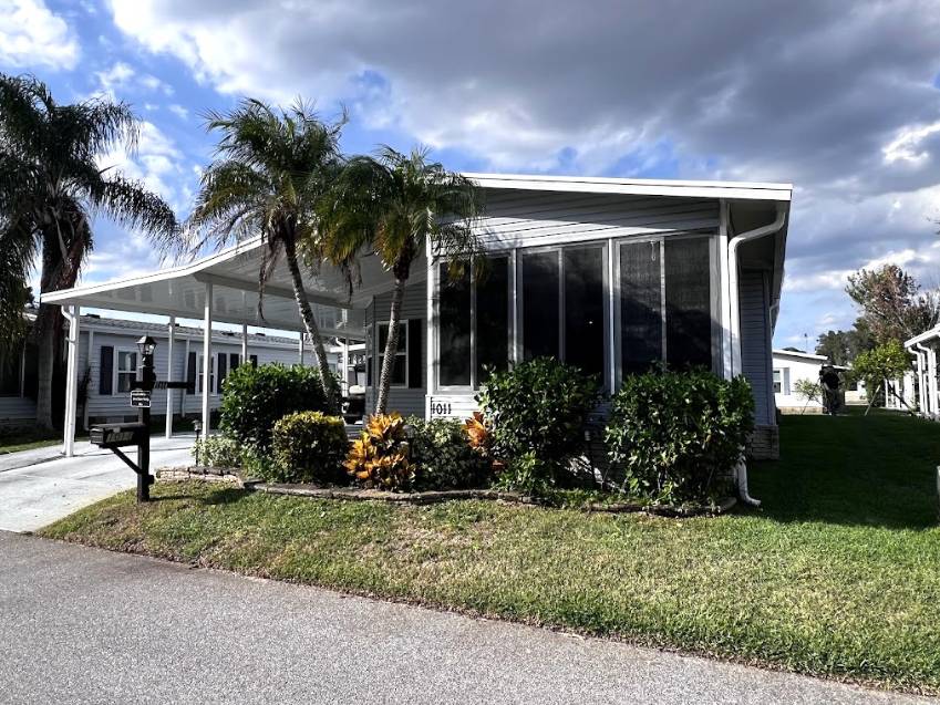 Winter Haven, FL Mobile Home for Sale located at 1011 Eagle Drive Swiss Golf & Tennis
